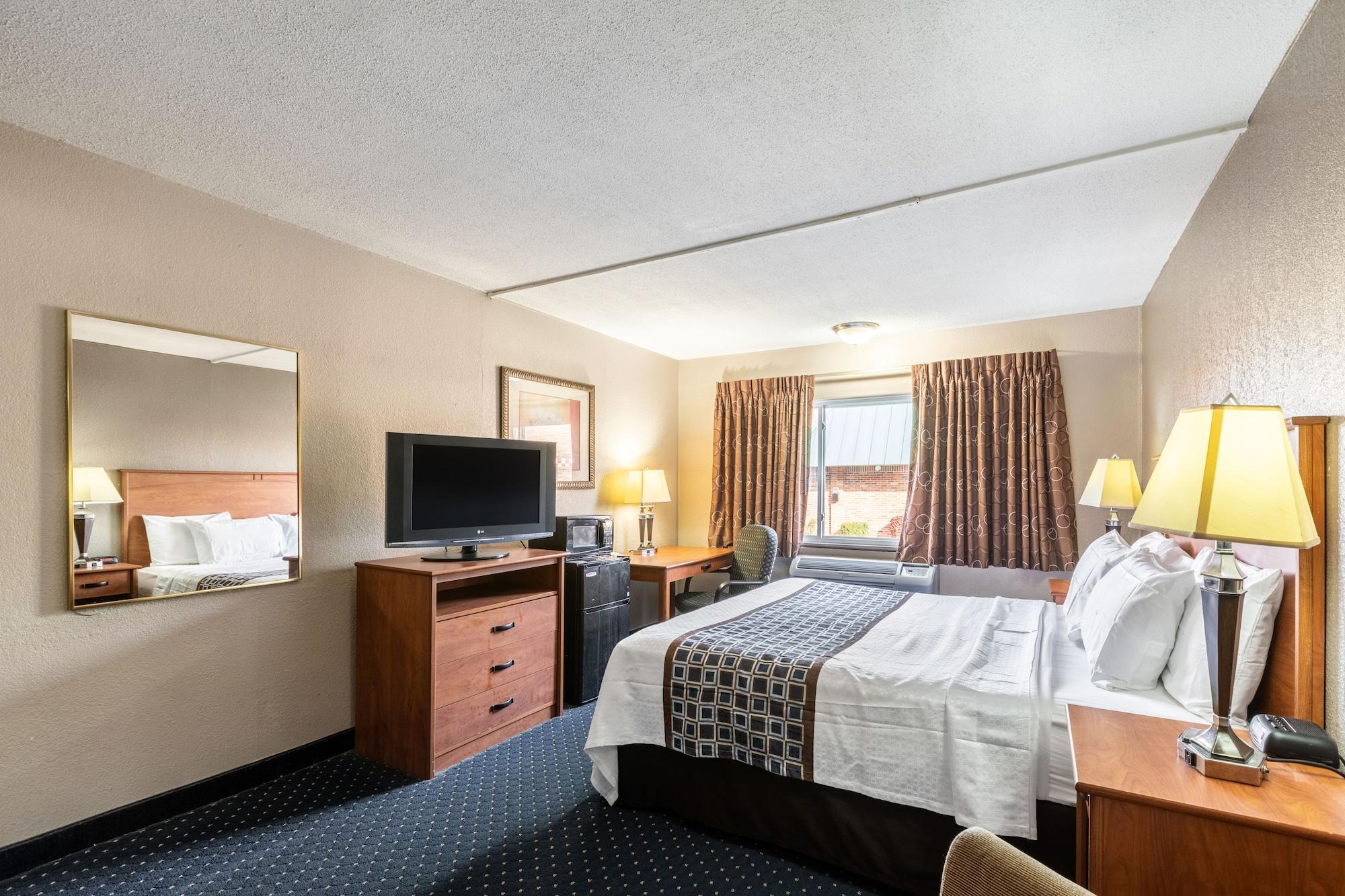 Magnuson Hotel Detroit Airport Romulus Bagian luar foto