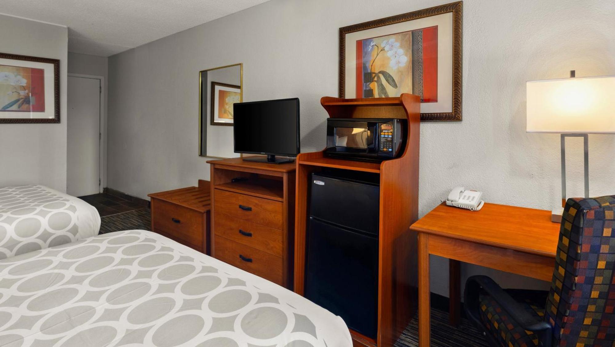 Magnuson Hotel Detroit Airport Romulus Bagian luar foto