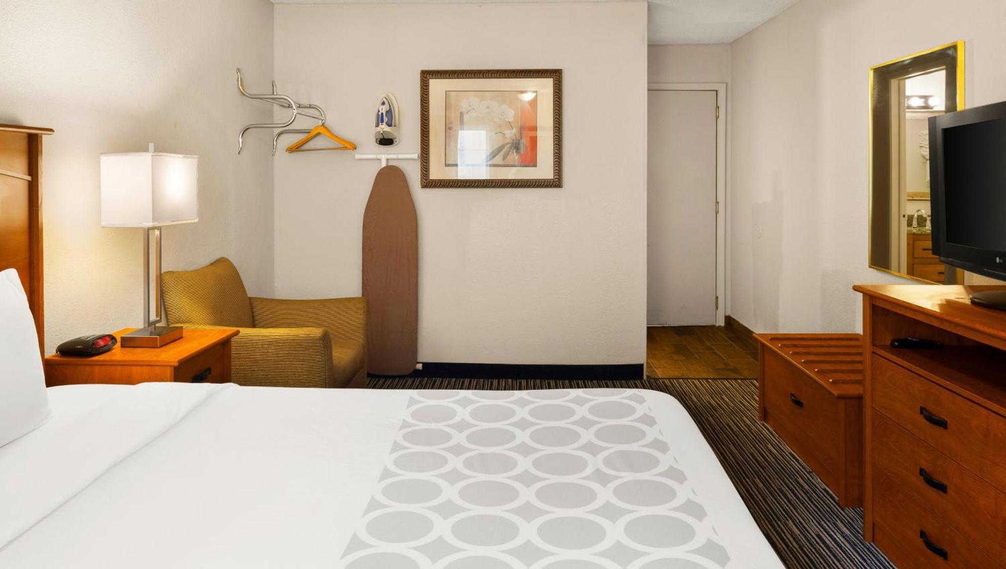 Magnuson Hotel Detroit Airport Romulus Bagian luar foto