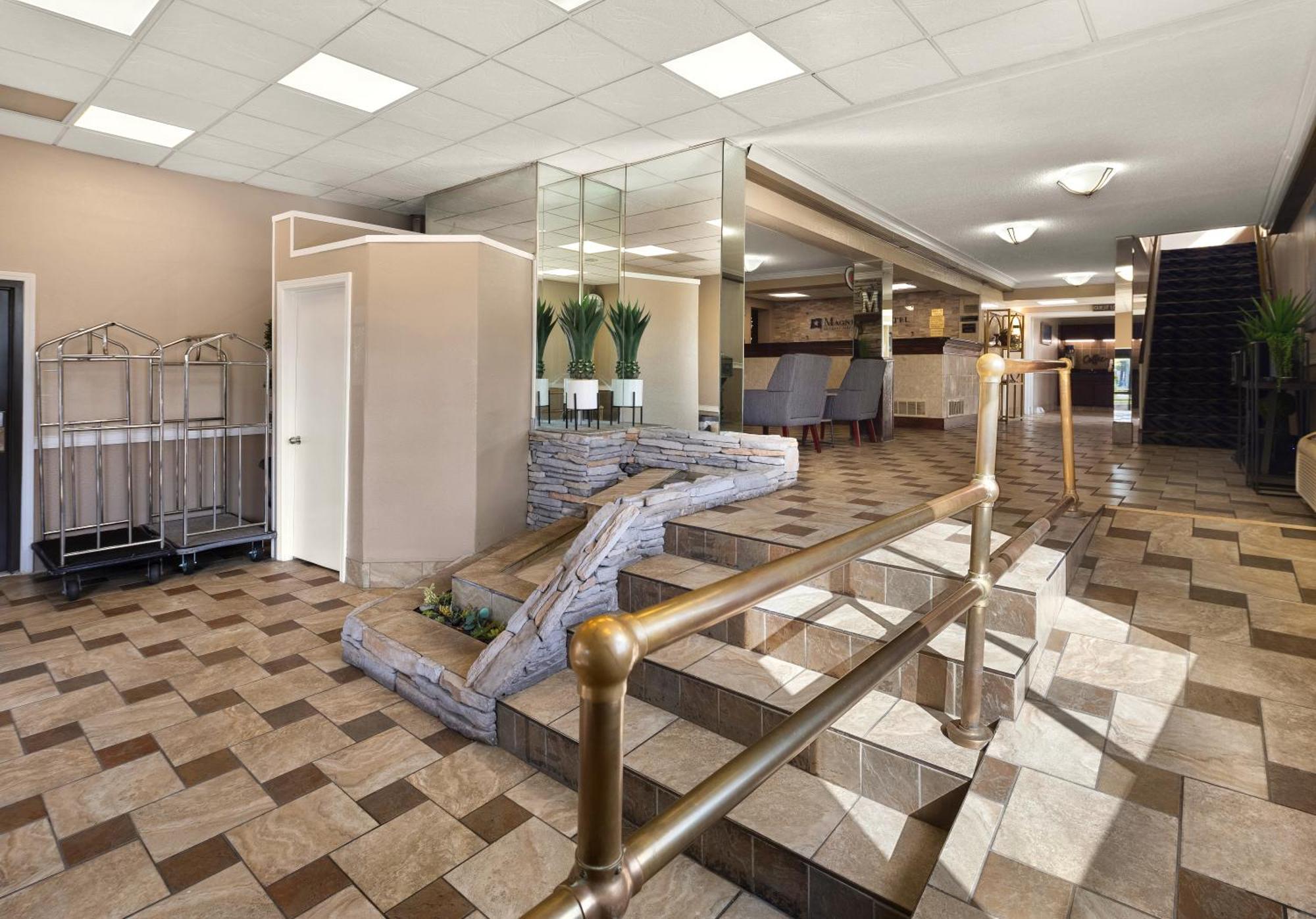 Magnuson Hotel Detroit Airport Romulus Bagian luar foto