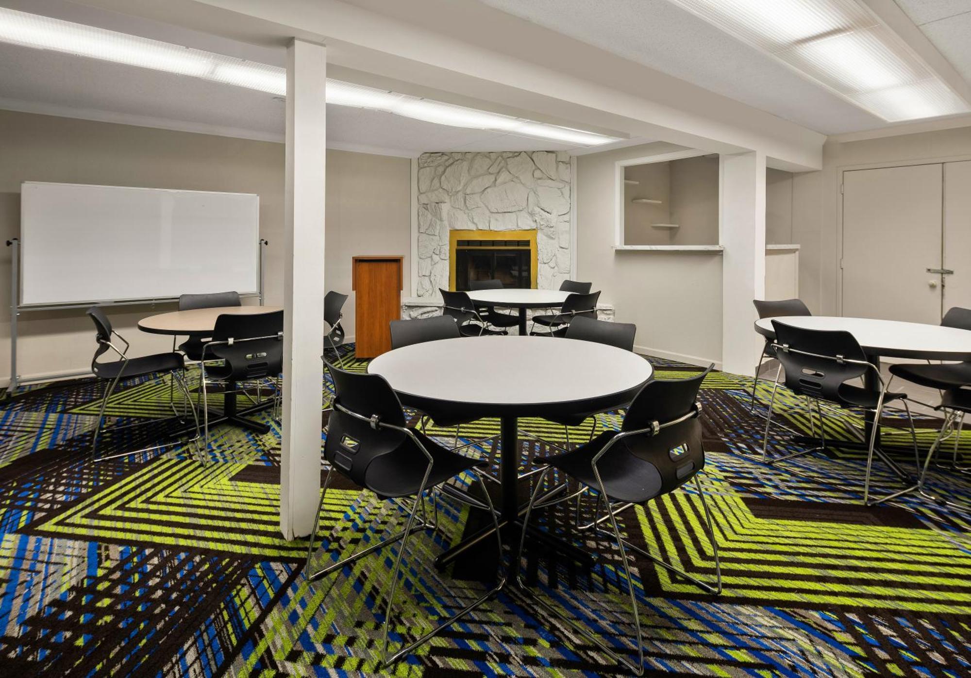 Magnuson Hotel Detroit Airport Romulus Bagian luar foto
