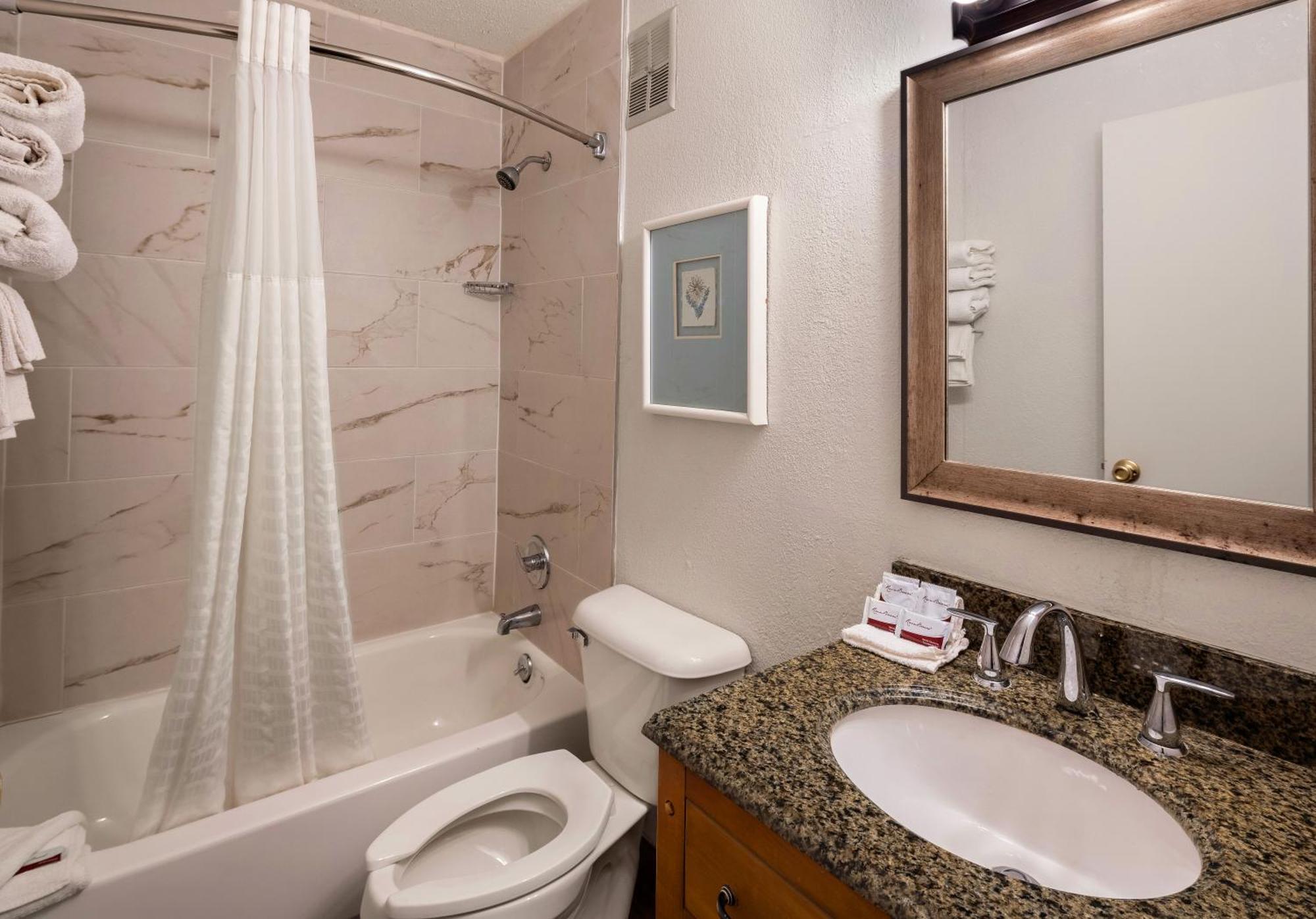 Magnuson Hotel Detroit Airport Romulus Bagian luar foto